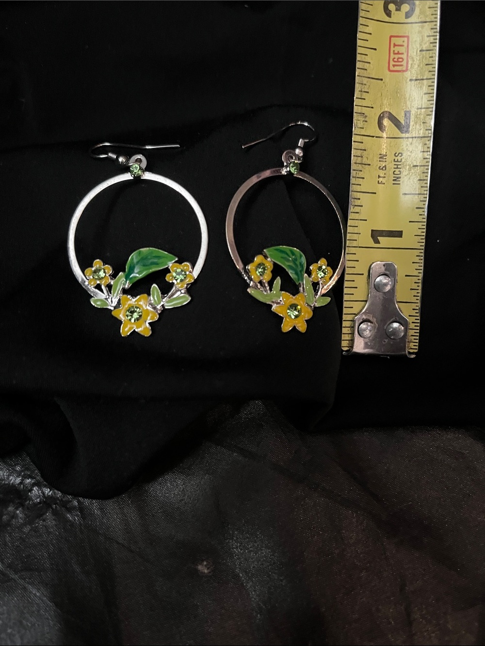Charming Floral Hoop Earrings with Yellow and Green Accents - Picture 5 of 7